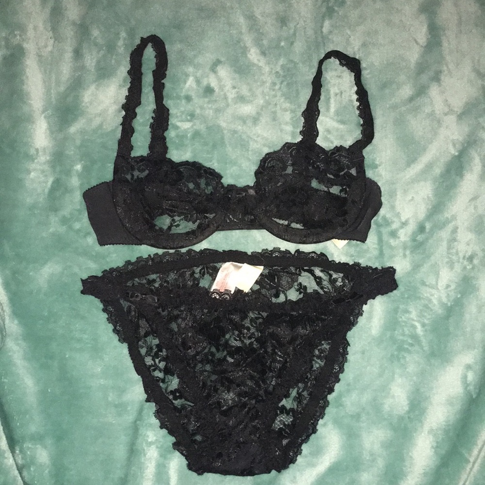 Beautiful VTG Black Lace string bikini/ bra set